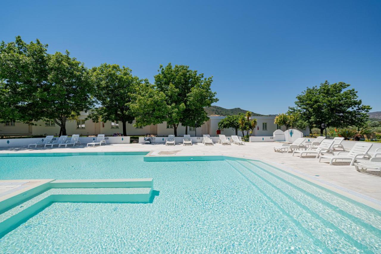 Hotel Le Mimose San Teodoro  Eksteriør bilde