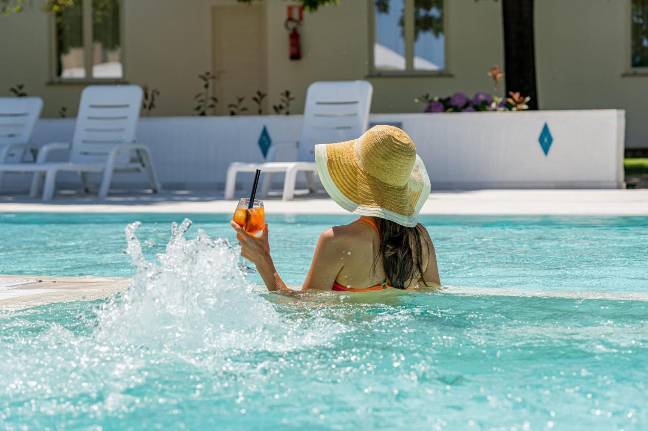 Hotel Le Mimose San Teodoro  Eksteriør bilde