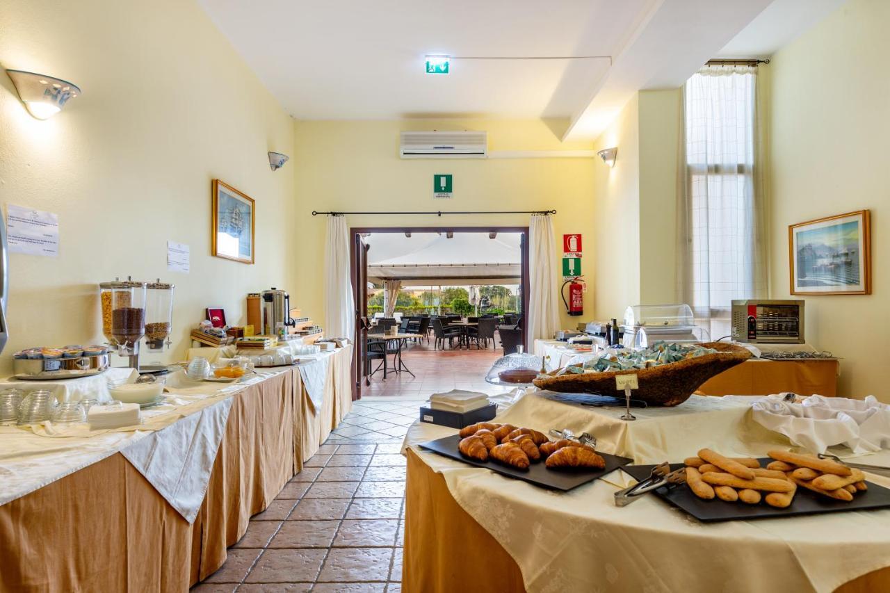 Hotel Le Mimose San Teodoro  Eksteriør bilde