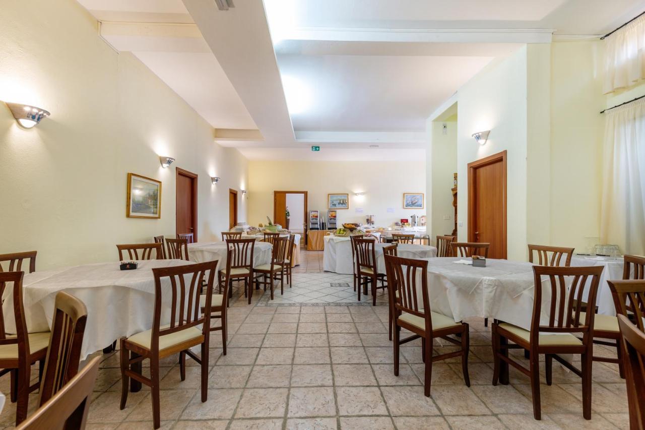 Hotel Le Mimose San Teodoro  Eksteriør bilde