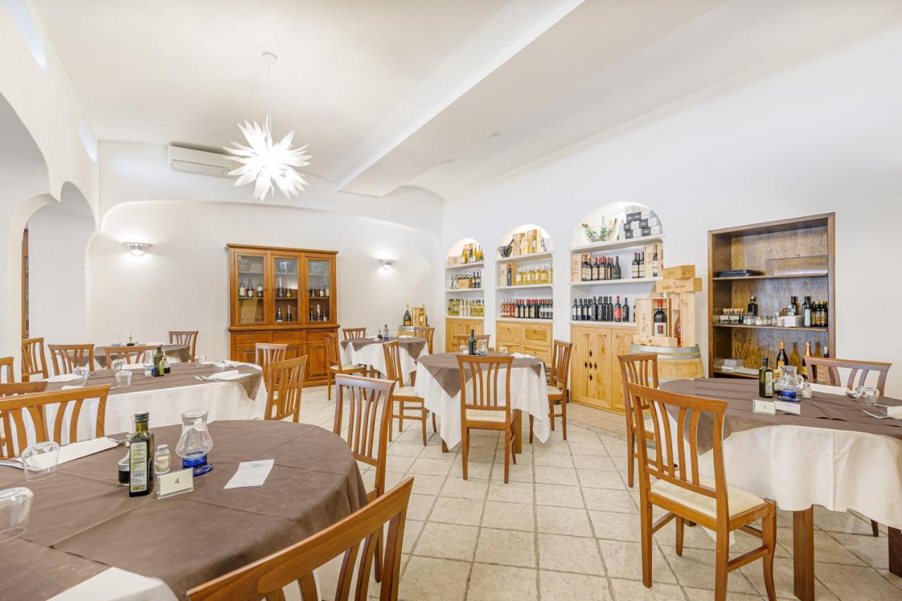 Hotel Le Mimose San Teodoro  Eksteriør bilde